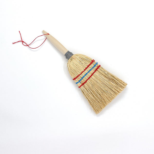 SMALL STRAW BROOM