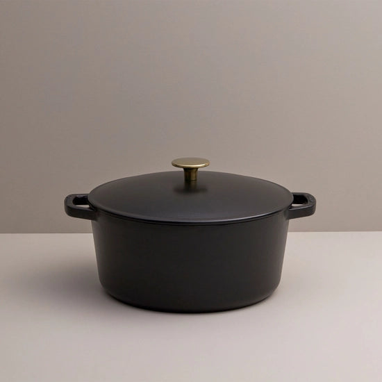 CAST IRON DUTCH OVEN