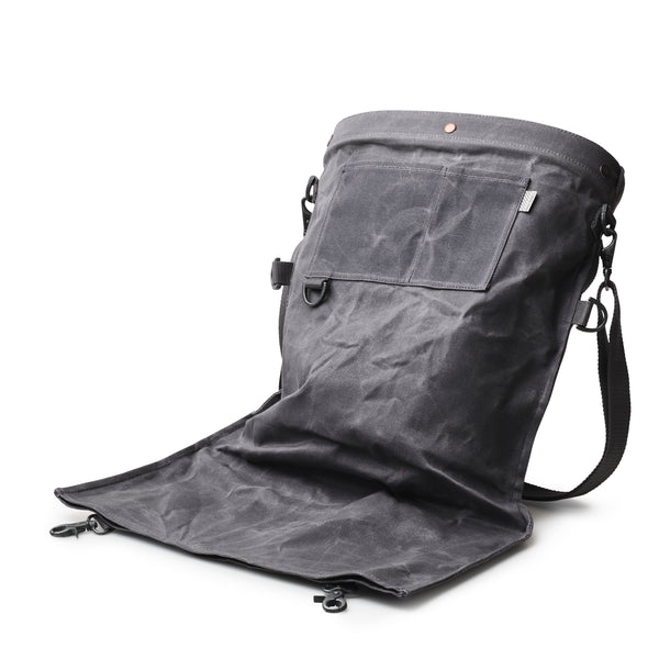 bag, harvest, gather, autumn, fall, apples, wax, canvas, man, woman, women, men, outdoors, outside, backpack