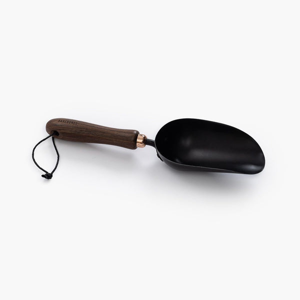 WALNUT GARDEN SCOOP